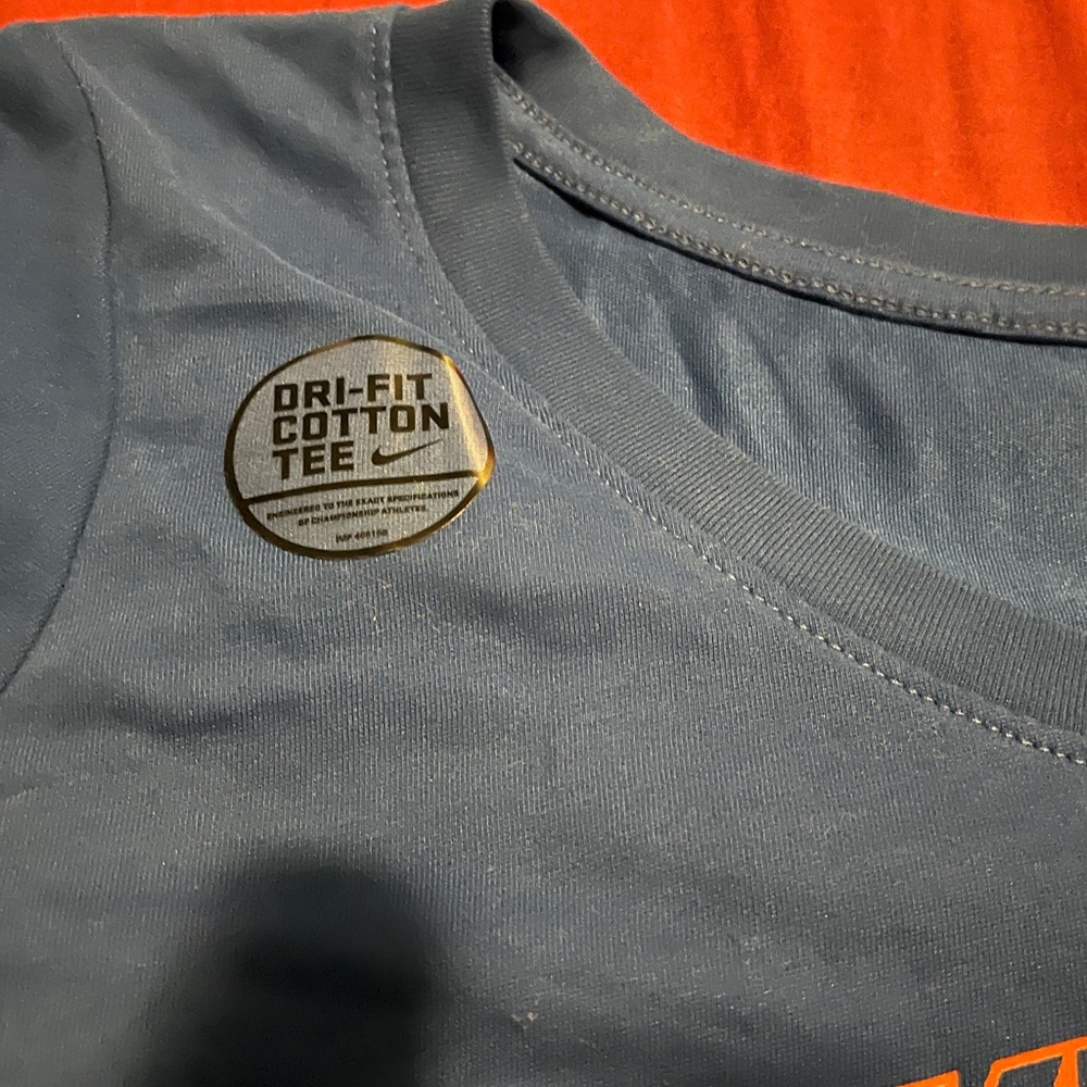 BNWT NIKE DRI-FIT STANDARD FIT TEE - Picture 8 of 12